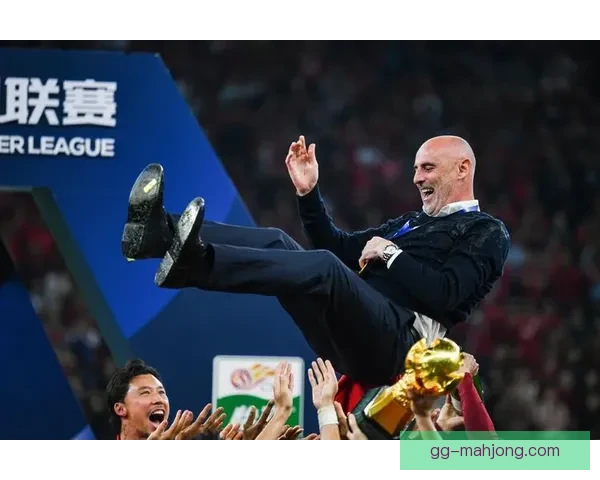 上海海港力压申花成功卫冕中超荣誉实现两连冠历史伟业